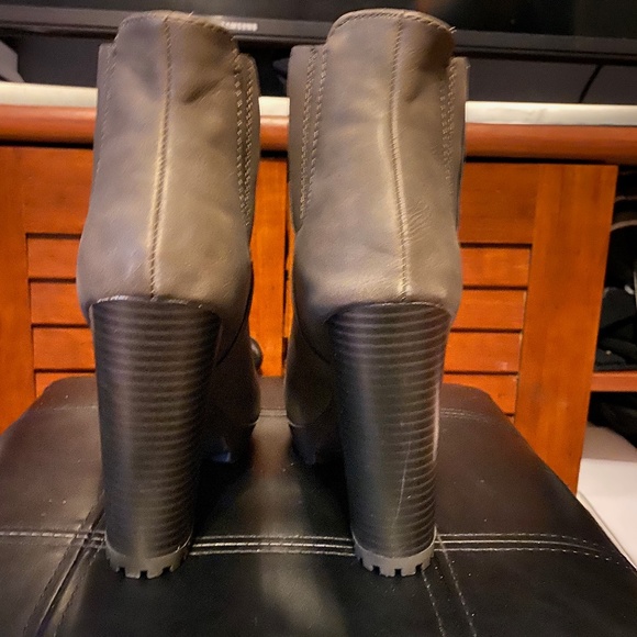 Shoes - Picture 2 of 3